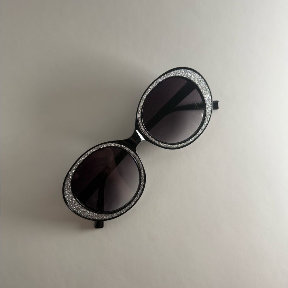 Chic Black and Silver Women's Sunglasses - Picture 2 of 3